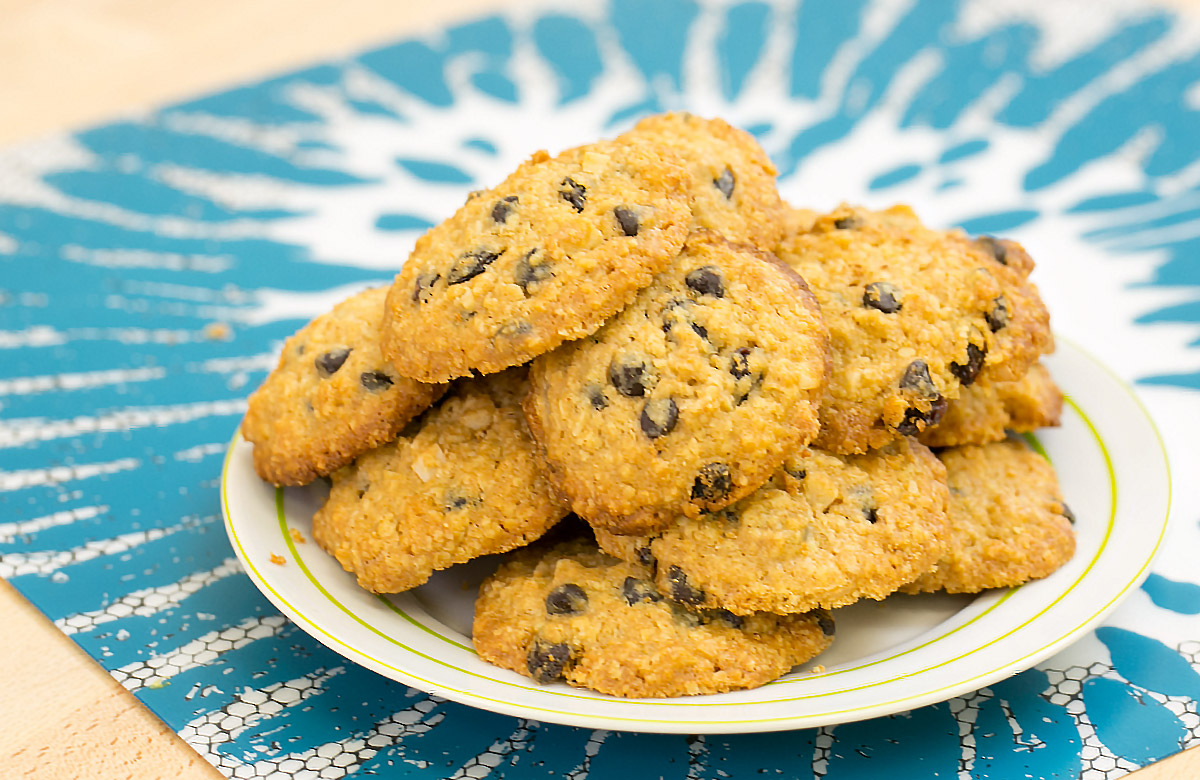Read more about the article Chocolate Chips, Oats and Raisins Cookies