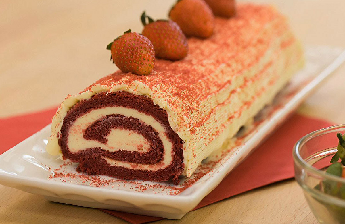 Read more about the article Red Velvet Swiss Roll With Cream Cheese Frosting
