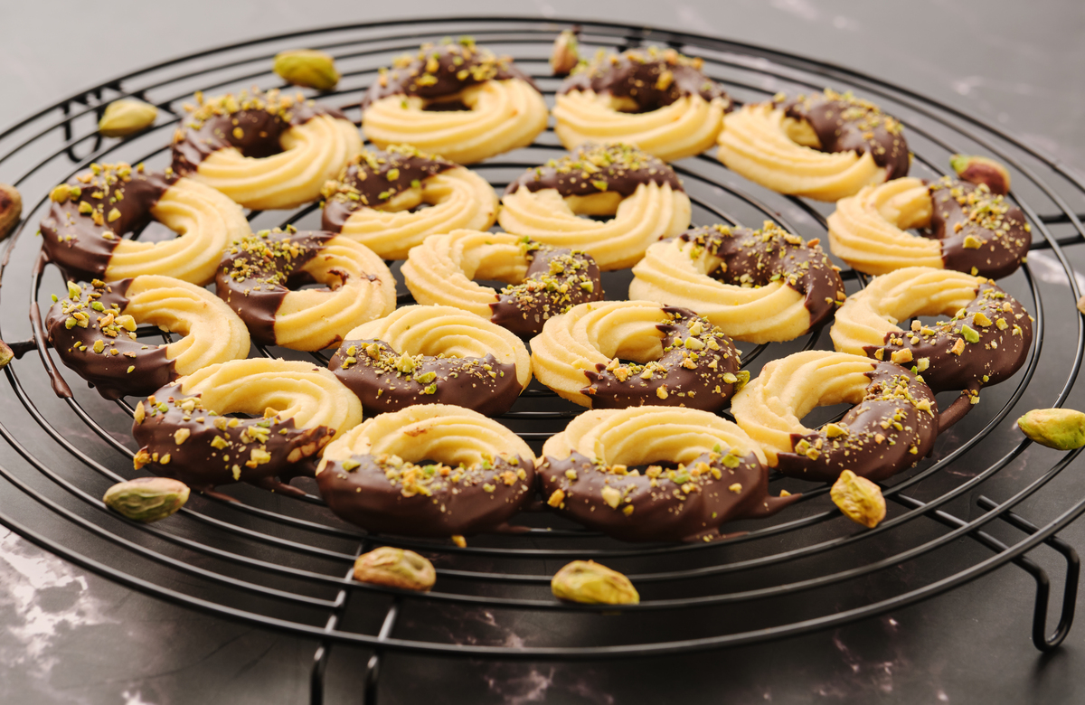 Read more about the article Chocolate  and Pistachio Viennese Whirls