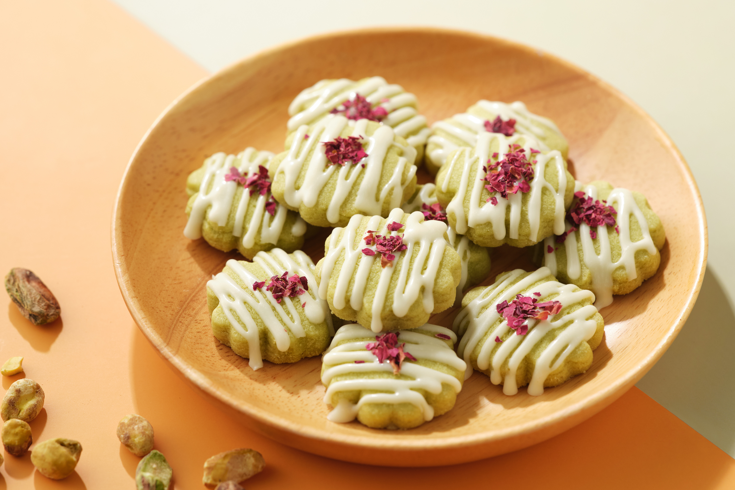 Read more about the article Pistachio Rose Cookies